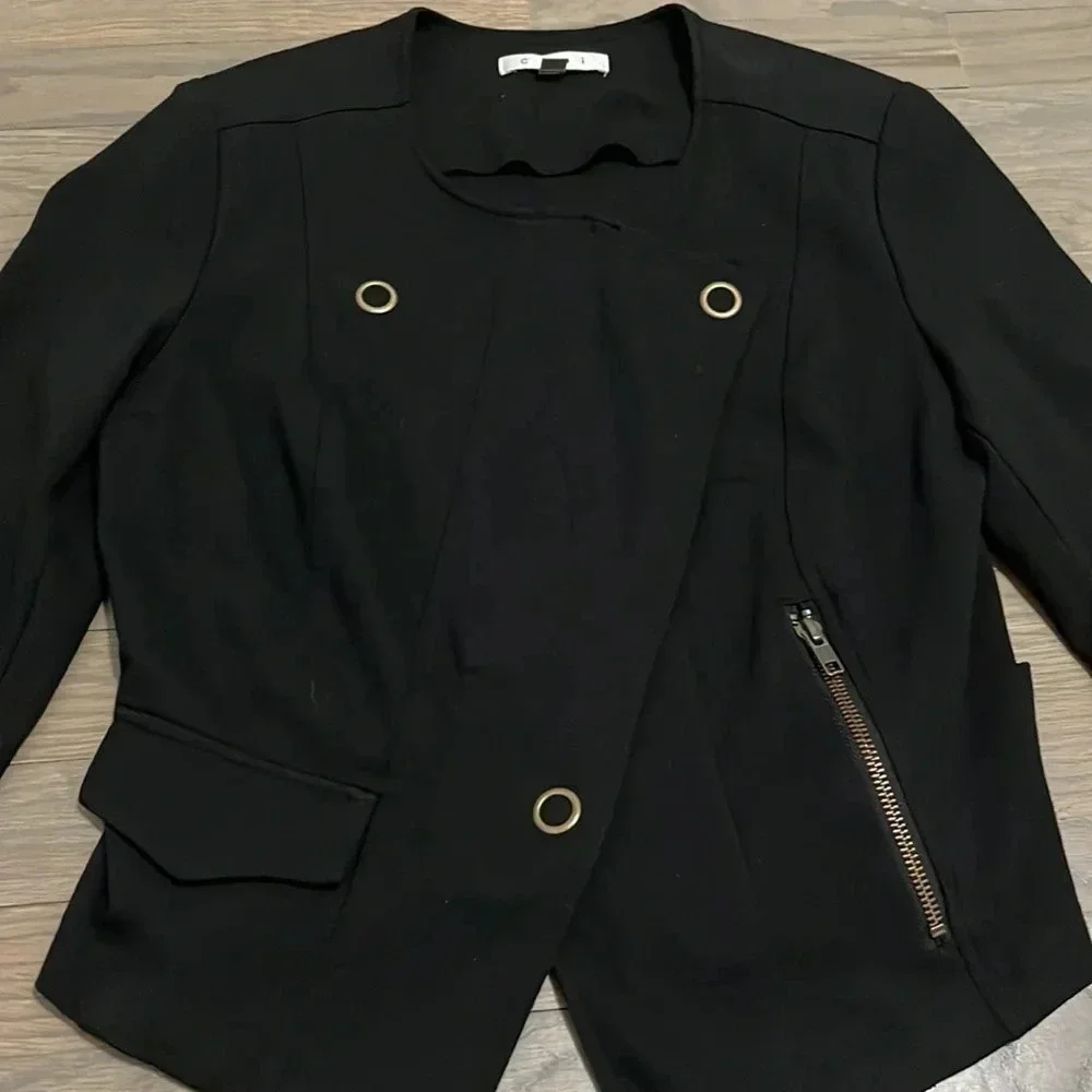 CABI Cropped Button Up Jacket. Shoulder pads. Black small